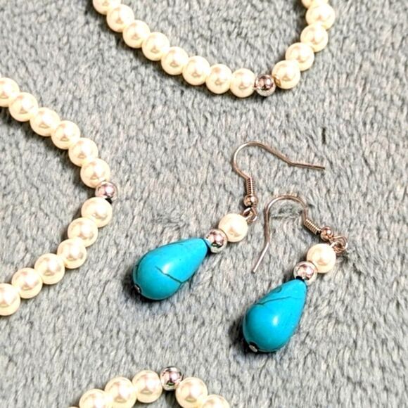 Vintage Faux Pearls and Blue Howelite Bead Necklace w/ Matching Pierced Earrings - Picture 3 of 12